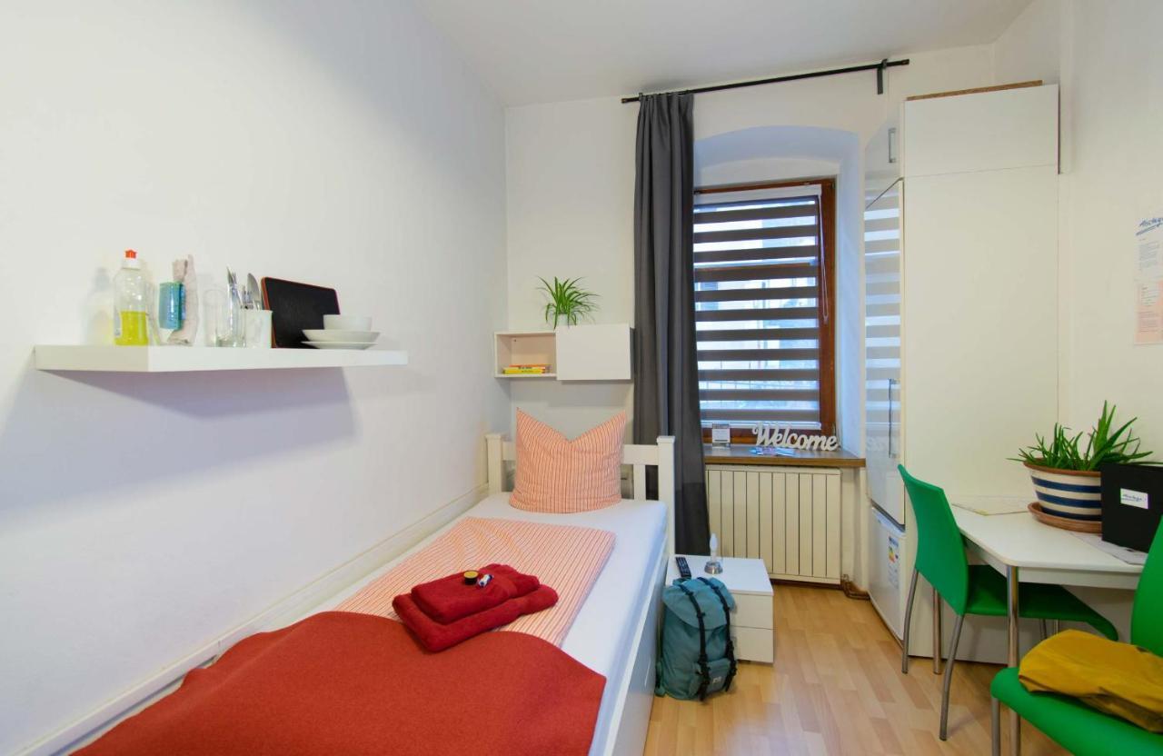 Absteige Innsbruck- Zentrale Ferienapartments mit Balkon und Gartennützung Exterior foto